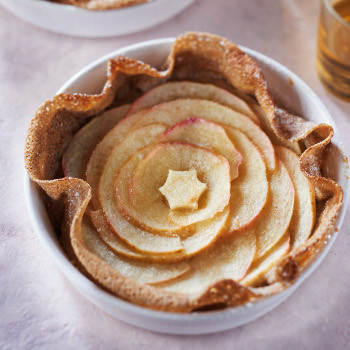 Crêpe de sarrasin sucrée aux pommes et miel
